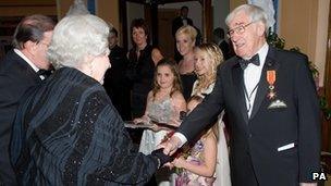 Frank Carson meets the Queen at the Royal Variety Performance in 2009