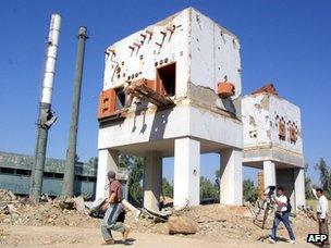 Remains of the Osirak nuclear site outside Baghdad (2002)