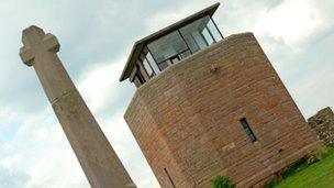 The lookout tower before renovation. Photo: Natural England