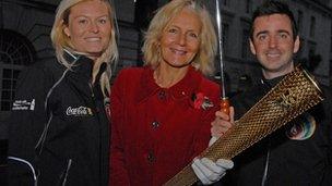 Denise Saliagopoulos (centre) flanked by Elisabeth Hoffing and Andy Cope, from the Coca-Cola Olympic torch tour