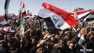 Shia protesters waving the Iraqi flag [19 March 2012]