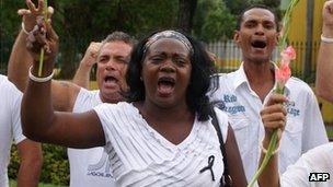 Picture of Berta Soler standing still protesting