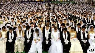 A mass wedding in 2005