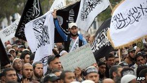 Tunisian Salafists stage a demonstration request the application of Islamic law in the new constitution (image from 25 March 2012)