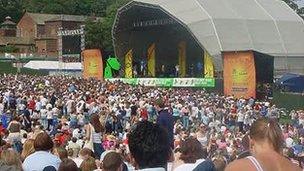 Crowds at an earlier Party in the Park