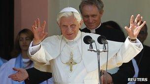 Pope Benedict (L) addresses a crowd in el Cobre village, 27 March, 2012