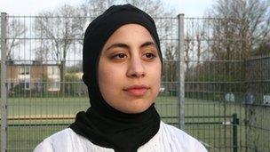 VV Hoograven coach Yousra Slaoui wearing Cindy van den Bremen's football-friendly Capsters hijab