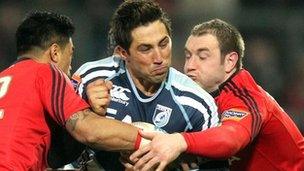 Gavin Henson [canol]