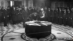 Edward Carson signing the Ulster Covenant