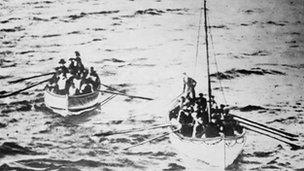 Lifeboats approach RMS Carpathia