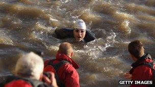 David Walliams completes his 140 mile swim along the River Thames