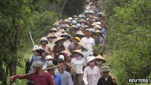 Farmers march during a protest to protect their paddy fields from being part of a land grab to make way for the construction of a luxury Ecopark resort in Van Giang district, in Vietnam's northern Hung Yen province, outside Hanoi April 20, 2012.