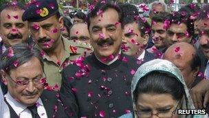 Supporters of Pakistan's Prime Minister Yusuf Raza Gilani shower him with rose petals outside the Supreme Court in Islamabad April 26, 2012.