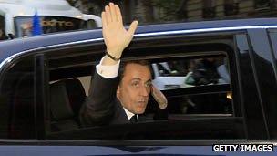 Nicolas Sarkozy waves from car window