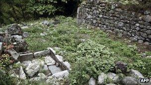 Funerary-shaped stones at the Malchay-Malqui site - photo November 2011