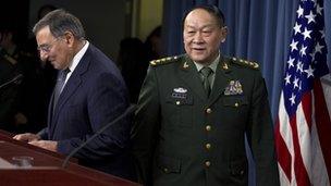 Leon Panetta and Liang Guanglie prepare for Pentagon press conference