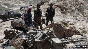 Pro-government soldiers and tribesmen in southern Yemen. 6 May 2012