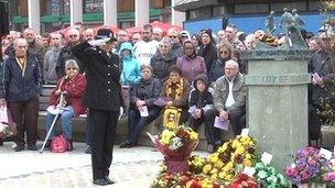 Police officer salutes memorial