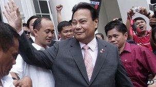 Renato Corona waves before leaving the Supreme Court compound in Manila on 22 May 2012