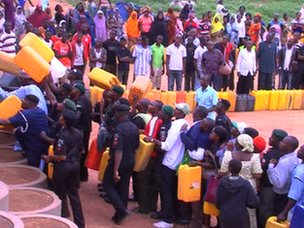 Nigerians in Lagos queue to buy petrol