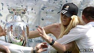 Security men tackle Femen activist, 12 May 12