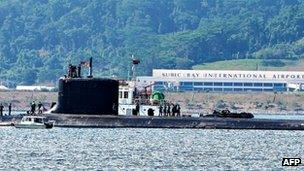 US Navy submarine USS North Carolina arrives in Subic Bay in the Philippines, May 2012