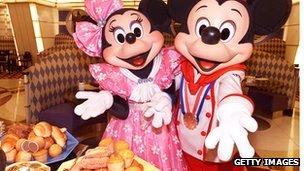 Mickey and Miinni Mouse and cakes