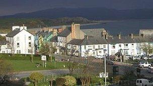 Criccieth town centre