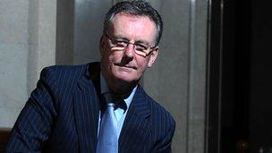 Mike Nesbitt has called the extraordinary meeting