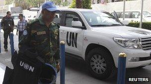 Members of UN observer mission return to a Damascus hotel from a field visit - 16 June