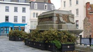 Empty plinth in Market Square