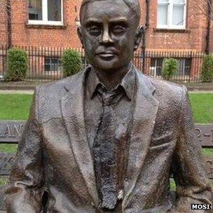 Alan Turing statue