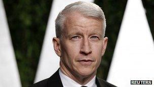 Anderson Cooper arrives at the 2012 Vanity Fair Oscar party in West Hollywood, California in this 26 February 2012