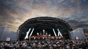 The Floating Stage, Henley Festival (C) John Spence photography