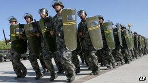 Members of the militia, a civilian reserve force under China's military, in an anti-terrorism exercise in Hami, in northwestern China's Xinjiang region, 28 June, 2012