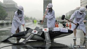 People protesting in Seoul against South Korea's bid to allow whale hunting for research purposes