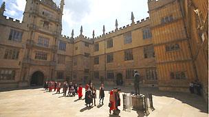 Oxford honorary degree for Aung San Suu Kyi