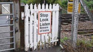 Gate at the Gipsy Lane crossing, Needham Market