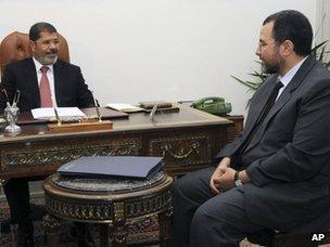 Mohammed Morsi meets Hisham Qandil (24 July 2012)