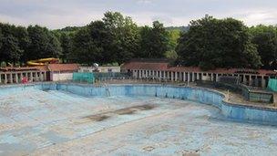 The lido in Ynysangharad Park