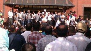 Tariq Jahan address crowds