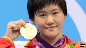 China's Ye Shiwen holds her gold medal on the podium of the women's 400m individual medley final swimming event at the London 2012 Olympic Games, 28 July 2012