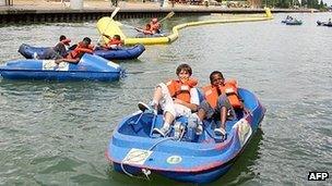 Parisian children boating - file pic