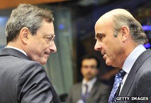 Mario Draghi speaks to Spanish Finance Minister Luis De Guindos in June 2012