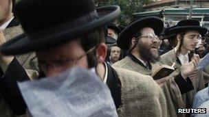 Ultra-Orthodox men protest against changes to the Tal law (26 June 2012)