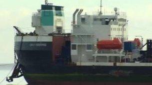 Cable-laying vessel lands on Pensarn beach