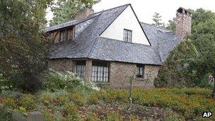 Apple founder Steve Jobs' home in Palo Alto, California 5 October 2011