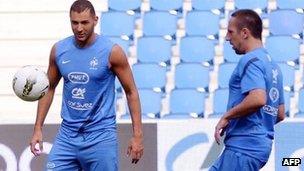 Karim Benzema (L), and Franck Ribery in a training session (14 Aug 2012)