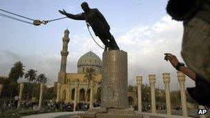 Saddam Hussein statue being pulled over