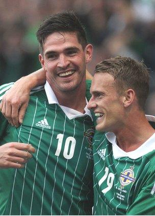 Kyle Lafferty celebrates his goal with Dean Shiels